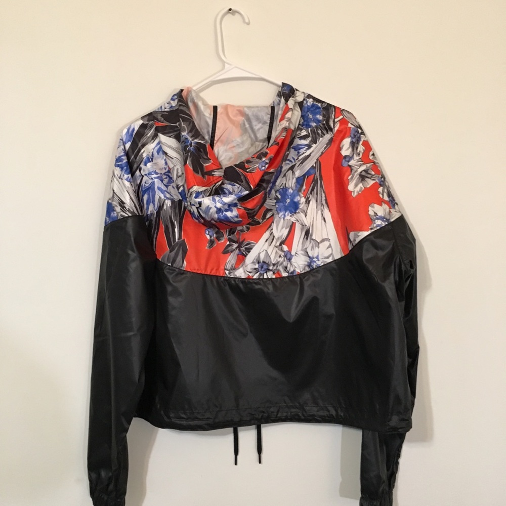 Plus size Woman’s Nike Crop Windbreaker - Picture 2 of 3